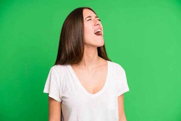 Hispanische Hübsche Frau Schreit Wütend Schreit Aggressiv Sieht Gestresst Und — Stockfoto