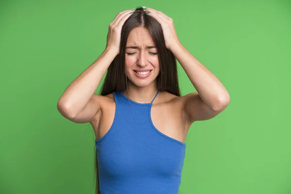 Hispanische Hübsche Frau Fühlt Sich Gestresst Und Frustriert Hebt Die — Stockfoto