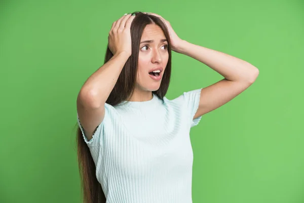 Hispânico Bonita Mulher Com Boca Aberta Olhando Horrorizado Chocado Por — Fotografia de Stock