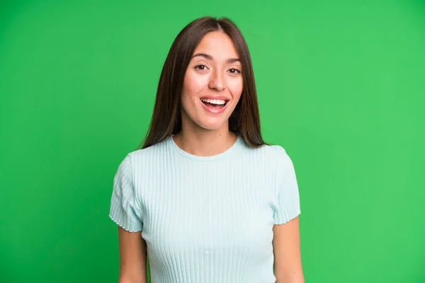 Mujer Bonita Hispana Con Una Sonrisa Grande Amigable Despreocupada Que —  Fotos de Stock