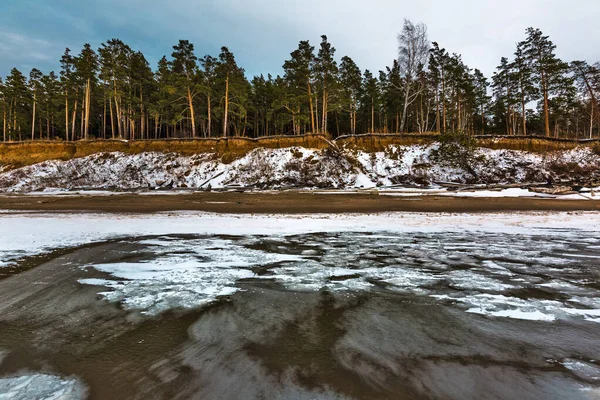 Der Beginn Der Eiszeit Mit Schnee Und Eisbuckeln Küstennähe Mit — Stockfoto