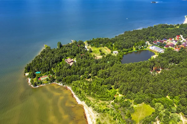 BERDSK, Novosibirsk Bölgesi, Batı Sibirya - 8 Temmuz 2021: Novosibirsk Ob rezervuarının kuş bakışı görüntüsü