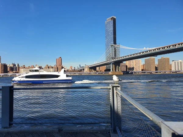 マンハッタン橋 Manhattan Bridge ニューヨーク市のイースト川に架かる吊り橋である この橋はレオン モイズフによって設計された これは現在 米国ニューヨークの主要な観光地です — ストック写真