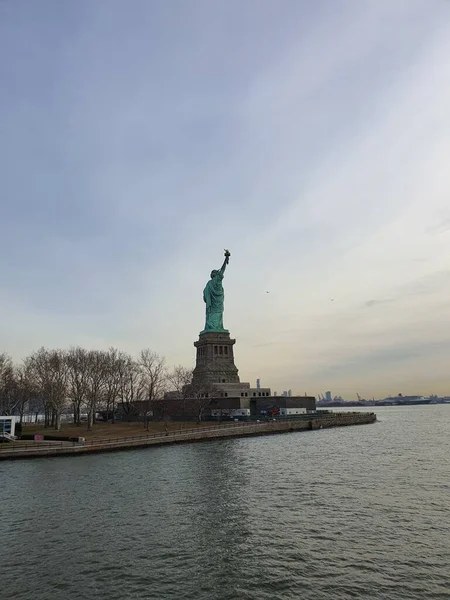 Szabadság Szobor Vagy Szabadság Szobor Egy Emlékmű Található Liberty Island — Stock Fotó