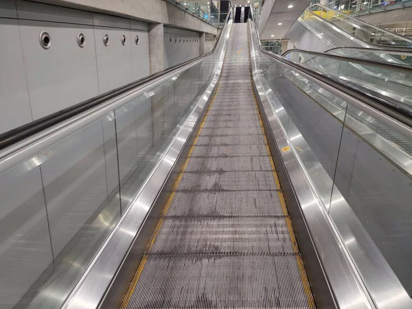 Rolltreppen Zur Erleichterung Der Benutzerfreundlichkeit Innerhalb Des Flughafengebäudes Suvarnabhumi Ist — Stockfoto