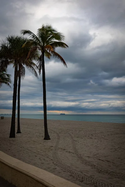 Stormy Skies Hollywood Beach Boardwalk Cruise Ship Horizon Spark Sunlight — Stock Photo, Image