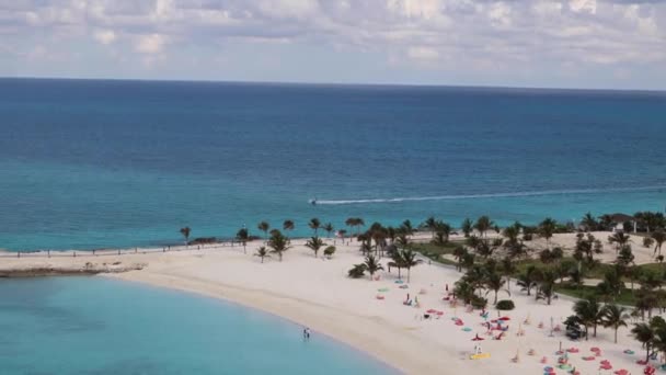 Jet Boat Coast Tropical Island Reaching Lighthouse Edge Beach — Stock video