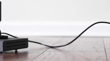 Hava manyetik dalgaları kullanarak kripto para madenciliği için elektronik cihazlar kullanarak açığa çıkmak ve geçmek