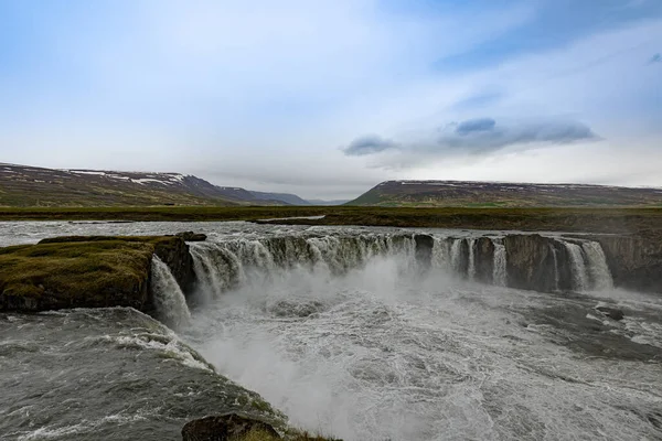 Água Violentamente Bater Com Grande Força Godafoss Falls Norte Islândia — Fotografia de Stock