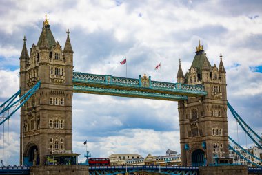 Londra 'daki ünlü Kule Ben Köprüsü.