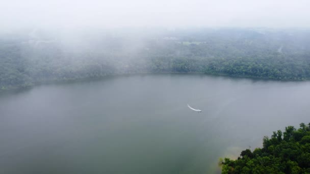 Misty Morning Lake Speed Boat Reversing Its Course — Stock video