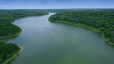 Recreational boats traffic on the curves of Taylorsville lake in Central Kentucky