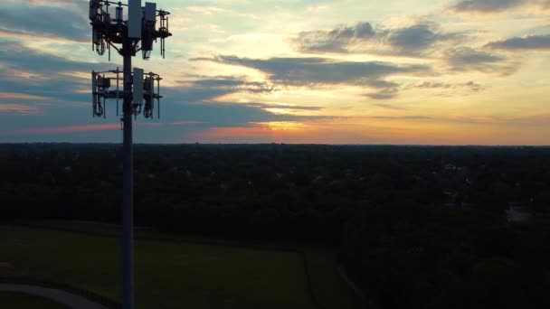 Pulling Away Cell Phone Wireless Transmission Tower Bright Red Orange — Vídeo de Stock