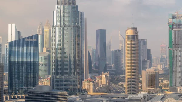 Скайскрепери Піднімаються Над Дубаєм Центрі Тімелапс Торговий Центр Фінансіал Оточений — стокове фото