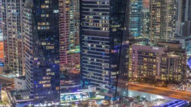 Dubai yat limanı rıhtımında Kanal boyunca Kanal havası gece zaman aşımı.