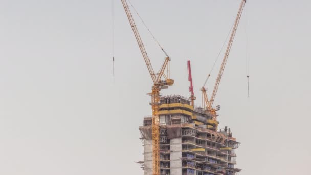 Skyscraper under construction with cranes and iron frame timelapse — Stock Video
