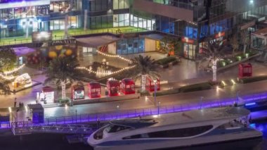 Dubai yat limanı rıhtımında Kanal boyunca Kanal havası gece zaman aşımı.