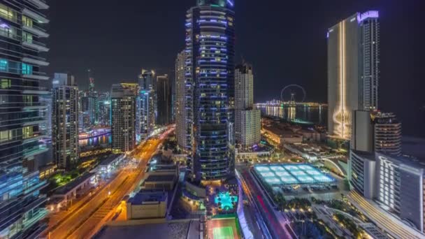 Vista panoramica sul porto turistico di Dubai e sulla zona JBR e sul famoso timelapse notturno della ruota panoramica — Video Stock