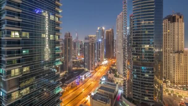 Vista da Marina do Dubai e da área do JBR e da famosa Roda do Ferris noite a dia timelapse — Vídeo de Stock