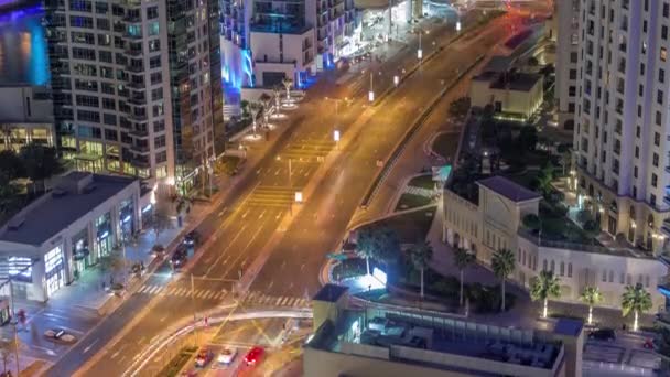 Aerial view of JBR street with heavy traffic night timelapse. Dubai road and intersections. — Stock Video