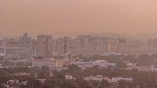 Vista aérea de la mezquita y el barrio de Deira sobre un timelapse de fondo. Dubai, Emiratos Árabes Unidos — Vídeos de Stock