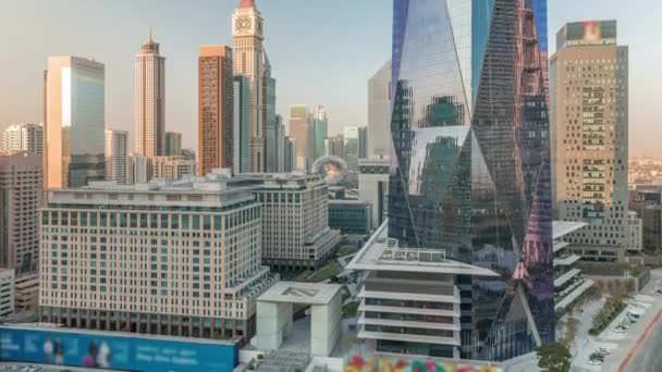 Dubai International Financial district air timelapse (em inglês). Vista panorâmica das torres de negócios e de escritórios financeiros. — Vídeo de Stock
