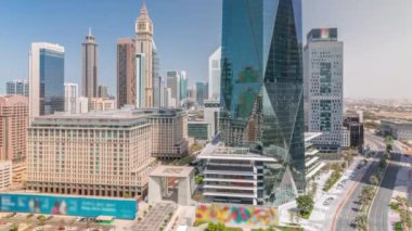 Dubai Uluslararası Finans Bölgesi hava kuvvetleri tüm gün yayın yapacak. İş ve finans kulelerinin panoramik görünümü.
