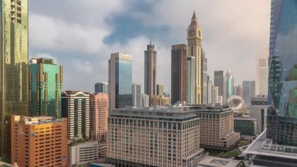 Dubai Uluslararası Finans Bölgesi Havacılık Zaman Çizelgesi. İş ve finans kulelerinin panoramik görünümü. — Stok video