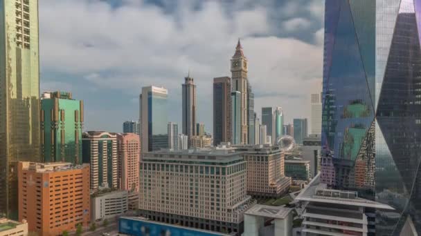 Dubai International Financial district aerial timelapse. Panoramatický pohled na obchodní a finanční kancelářské věže. — Stock video