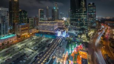 Panorama, Dubai Uluslararası Finans Bölgesi Hava Gecesi Zaman Çizelgesini gösteriyor. İş ve finans kuleleri manzarası.
