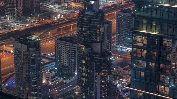 Futuristische Gebouwen Van Dubai Met Metrostation Luxe Wolkenkrabbers Achter Buurt — Stockfoto