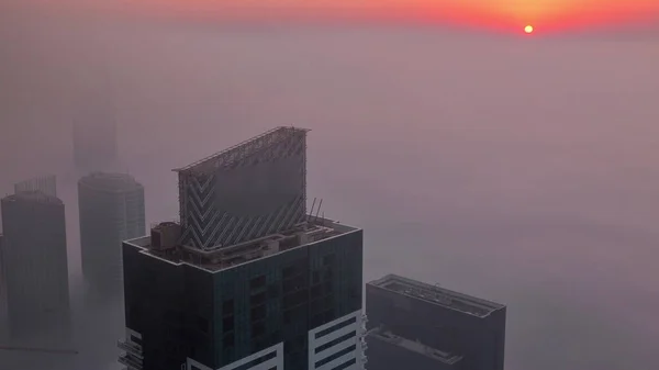 Alba Sopra Rara Nebbia Invernale Mattina Presto Sopra Skyline Dubai — Foto Stock