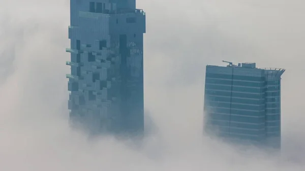 Туман Прикривав Хмарочоси Jlt Башти Морської Піхоти Поблизу Шейх Заєд — стокове фото