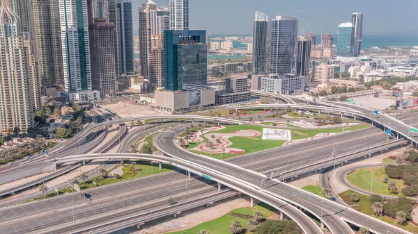 Vista Aérea Sobre Una Gran Intersección Carreteras Timelapse Dubai Marina —  Fotos de Stock