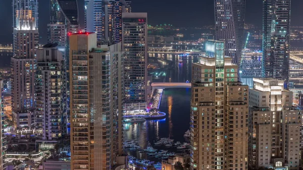 Promenade Kanaal Dubai Marina Met Verlichte Luxe Wolkenkrabbers Rond Nacht — Stockfoto