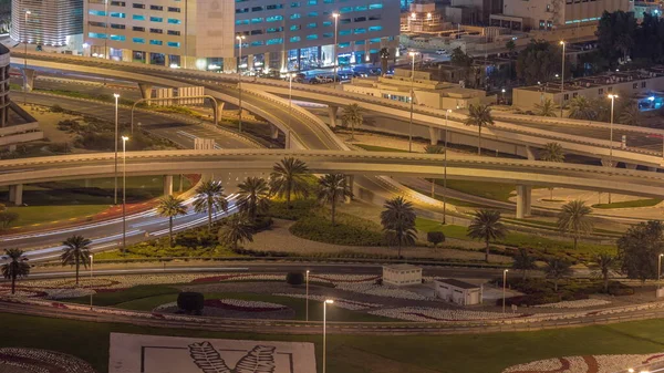아랍에미리트 두바이 마리나의 교차로에 주차장 과고층 건물들이 공중에서 수있다 Jlt — 스톡 사진