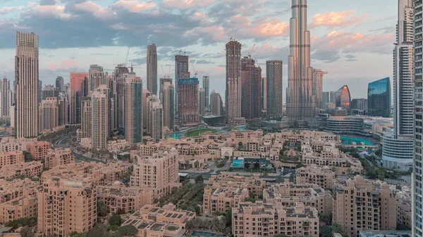 Dubai Downtown Reggeli Időapszis Nap Tükröződik Legmagasabb Felhőkarcoló Más Tornyok — Stock Fotó