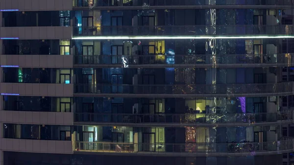 Grandes Ventanas Brillantes Oficinas Modernas Edificios Residenciales Timelapse Por Noche — Foto de Stock