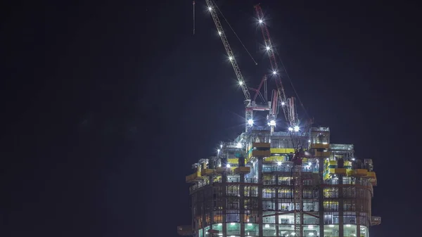 Высокое Многоэтажное Строящееся Здание Краны Ночное Время Активная Работа Строительной — стоковое фото