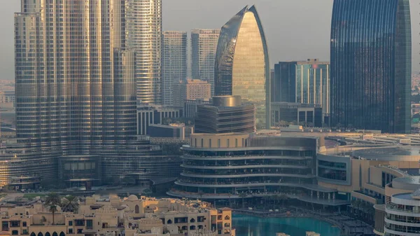 Centro Comercial Exterior Con Reataurantes Cerca Fuente Dubai Timelapse Aéreo —  Fotos de Stock