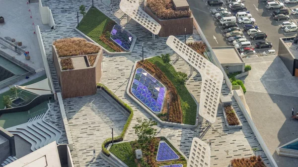 Новая Прогулочная Набережная Зеленой Лужайкой Скамейками Проспекте Гейт Расположенная Дубайском — стоковое фото