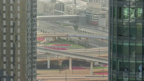 Удивительный Вид Сверху Перекресток Между Небоскребами Движение Шоссе Центре Дубая — стоковое фото