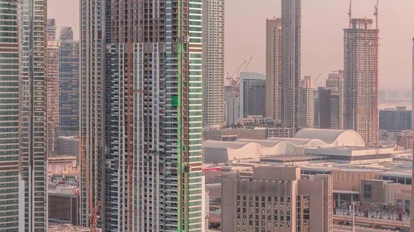 Высокие Многоэтажные Строящиеся Здания Множество Кранов Временем Лифты Рабочими Движущимися — стоковое фото