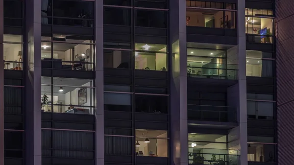 Grandes Fenêtres Rougeoyantes Dans Les Immeubles Modernes Bureaux Résidentiels Timelapse — Photo