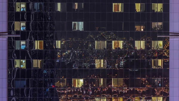 Grandes Janelas Brilhantes Escritório Moderno Edifícios Residenciais Timelapse Noite Fileiras — Fotografia de Stock