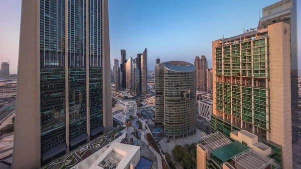 Διεθνές Οικονομικό Κέντρο Του Ντουμπάι Ουρανοξύστες Περιπάτους Μια Πύλη Avenue — Φωτογραφία Αρχείου