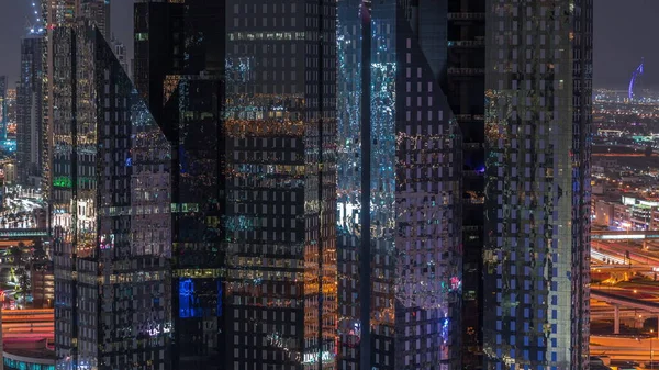 Fényes Ablakok Irodai Tornyok Üveg Felületű Pénzügyi Negyedében Dubai Város — Stock Fotó
