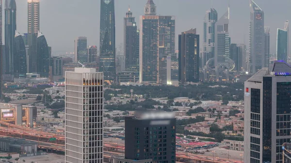 Righe Grattacieli Nel Distretto Finanziario Dubai Aerea Giorno Notte Timelapse — Foto Stock