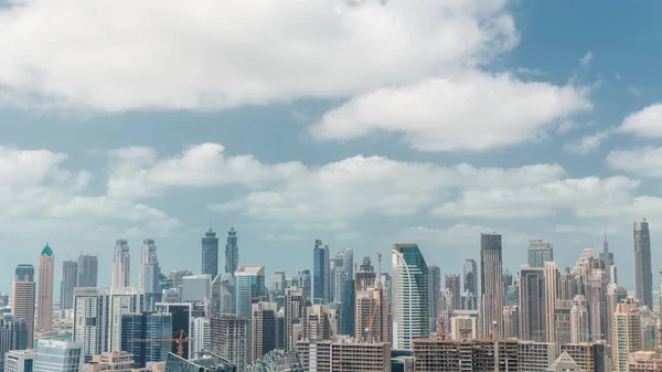 Cielo Nublado Sobre Horizonte Con Arquitectura Moderna Dubai Torres Bahía —  Fotos de Stock