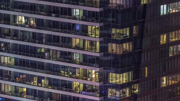 Ablakvilágítás Modern Irodai Lakóépületek Timelapse Éjszaka Többszintes Felhőkarcolók Megvilágított Szobákkal — Stock Fotó